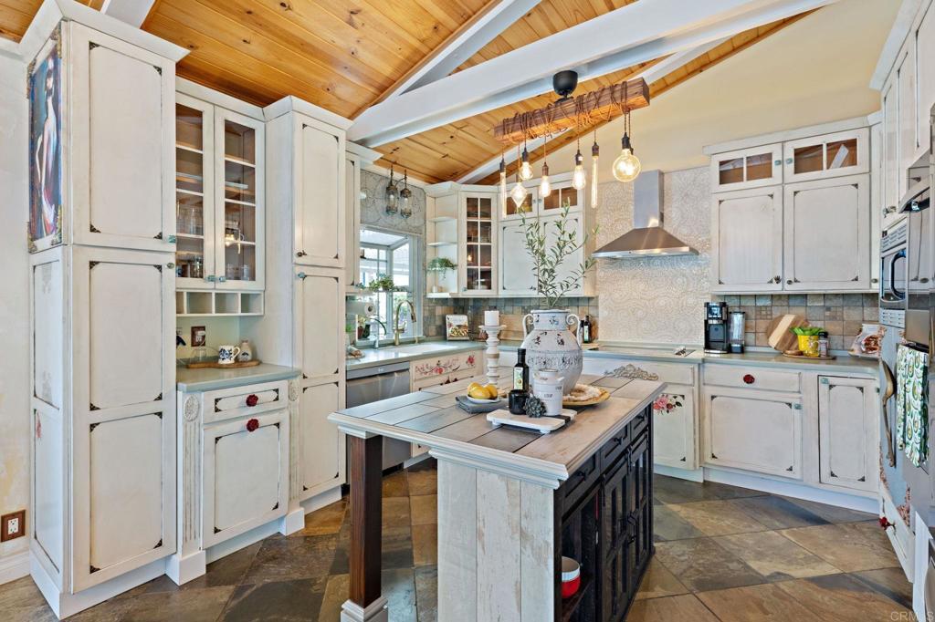 2042 Pheasant Run Property Photo 17