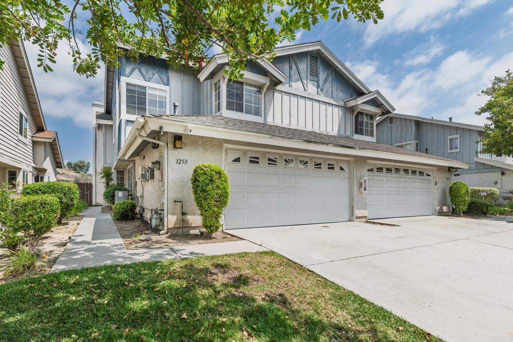 1253 Manzana Way Property Photo 1