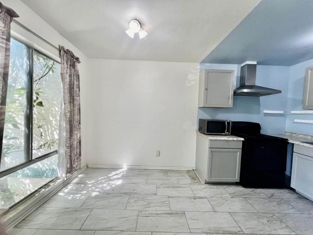 1817 E Grand Avenue 72 Property Photo 6