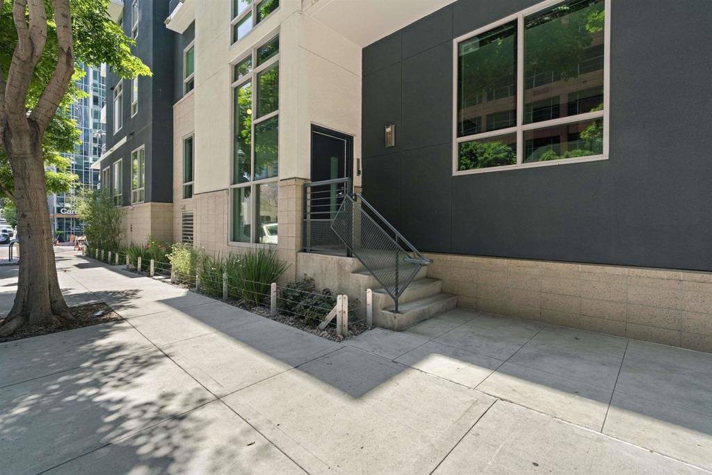 425 W Beech Street 227 Property Photo 1