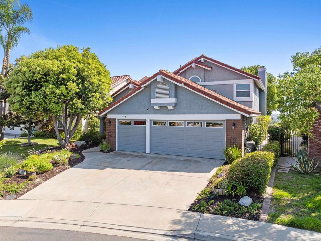 1954 Vineyard Avenue Property Photo 1