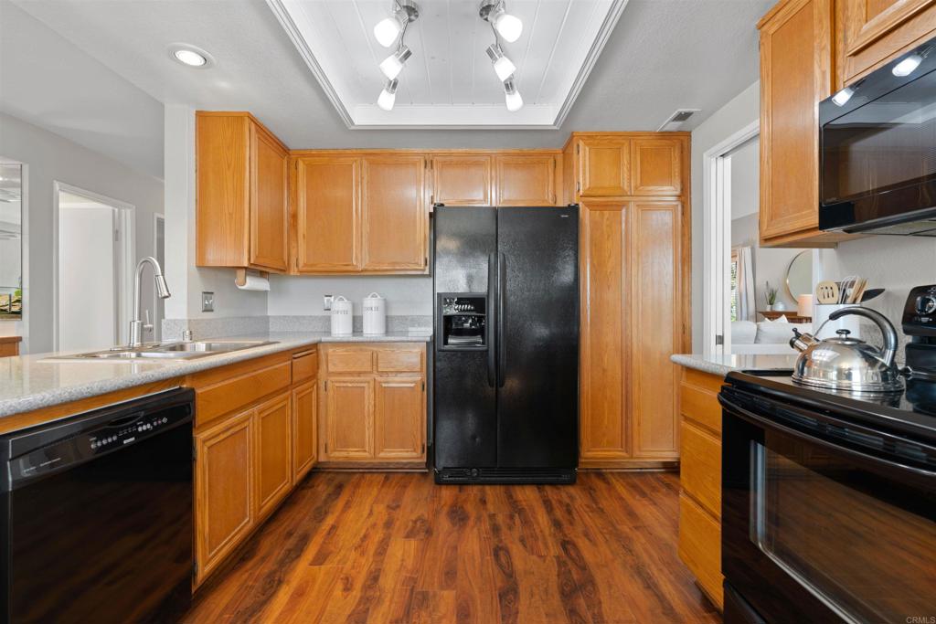 1954 Vineyard Avenue Property Photo 11