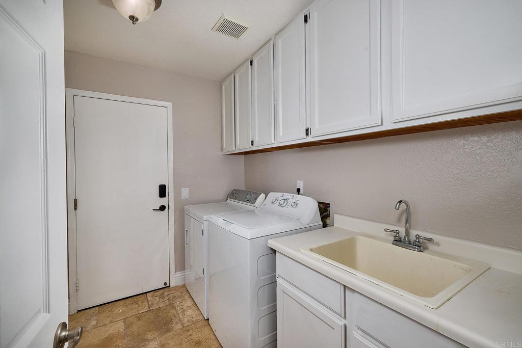 727 Corona Drive Property Photo 8