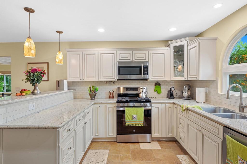 3625 Laketree Drive Property Photo 4