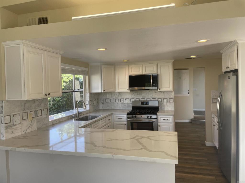2415 Levante Street Property Photo 1