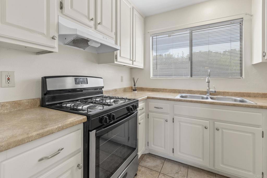 1523 Temple Heights Drive Property Photo 11