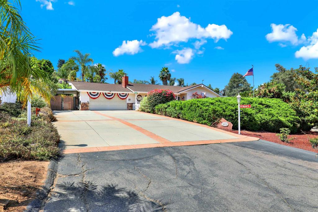2233 Puesta Del Sol Property Photo 1