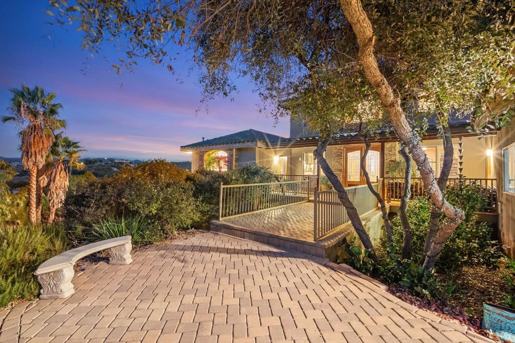 18351 Woods Hill Property Photo 2