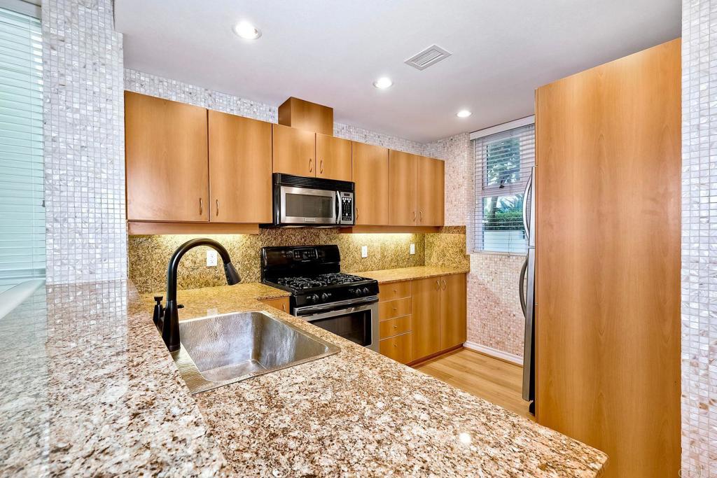 1545 State Street Property Photo 10