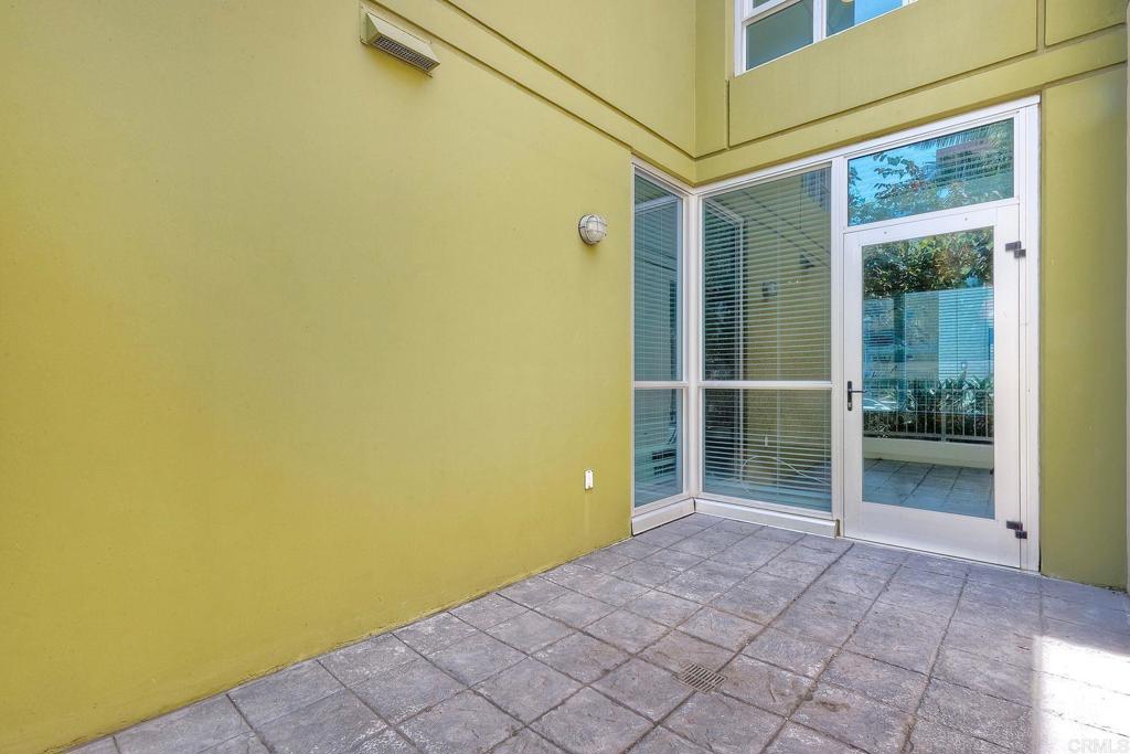 1545 State Street Property Photo 16