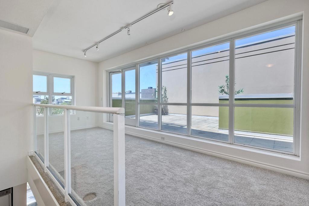 1545 State Street Property Photo 28