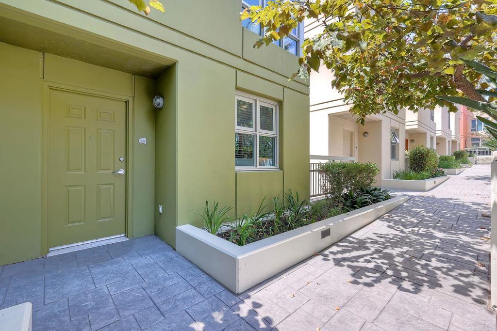 1545 State Street Property Photo 34