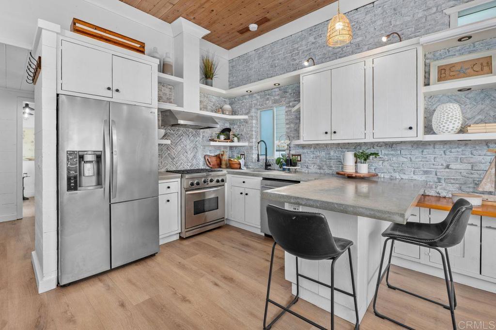 159 W Diana 6 Property Photo 3