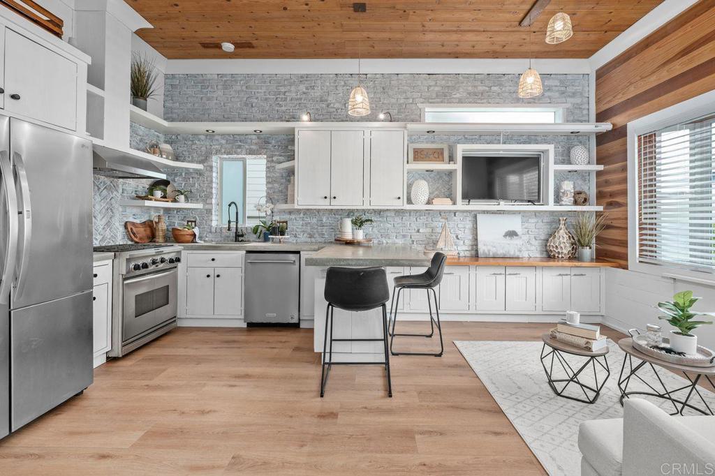 159 W Diana 6 Property Photo 4