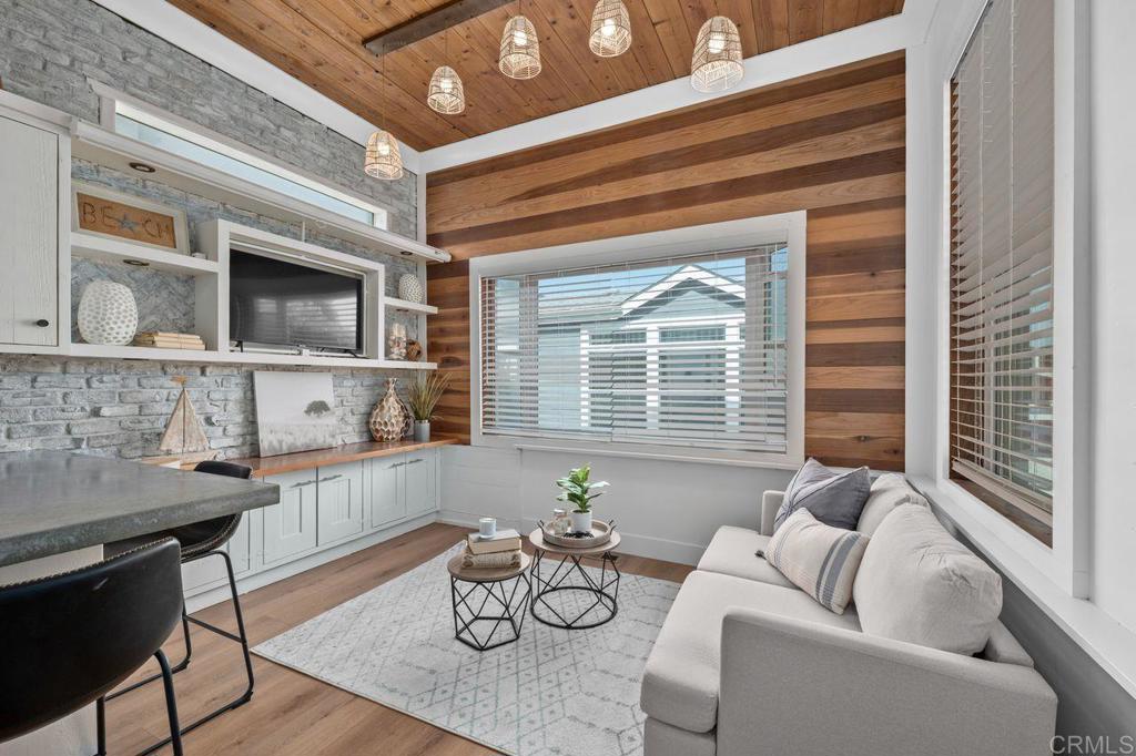 159 W Diana 6 Property Photo 5