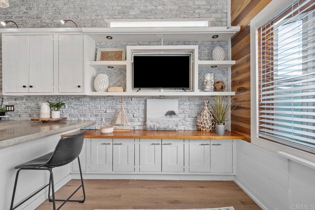 159 W Diana 6 Property Photo 6