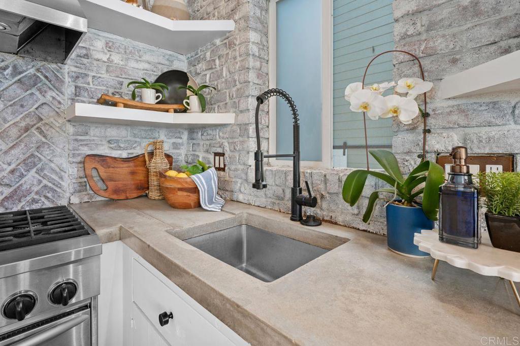 159 W Diana 6 Property Photo 10