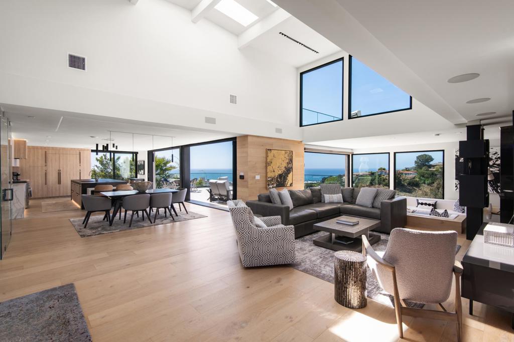 2684 Costebelle Drive Property Photo 3