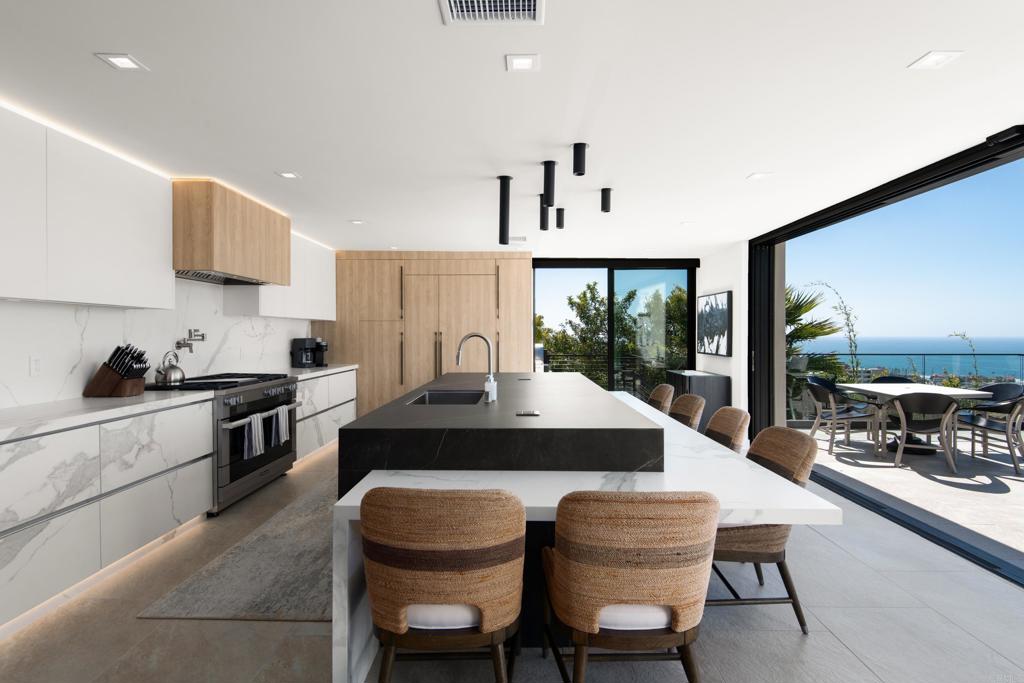 2684 Costebelle Drive Property Photo 6