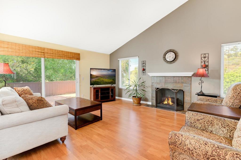 2031 Golden Circle Property Photo 1