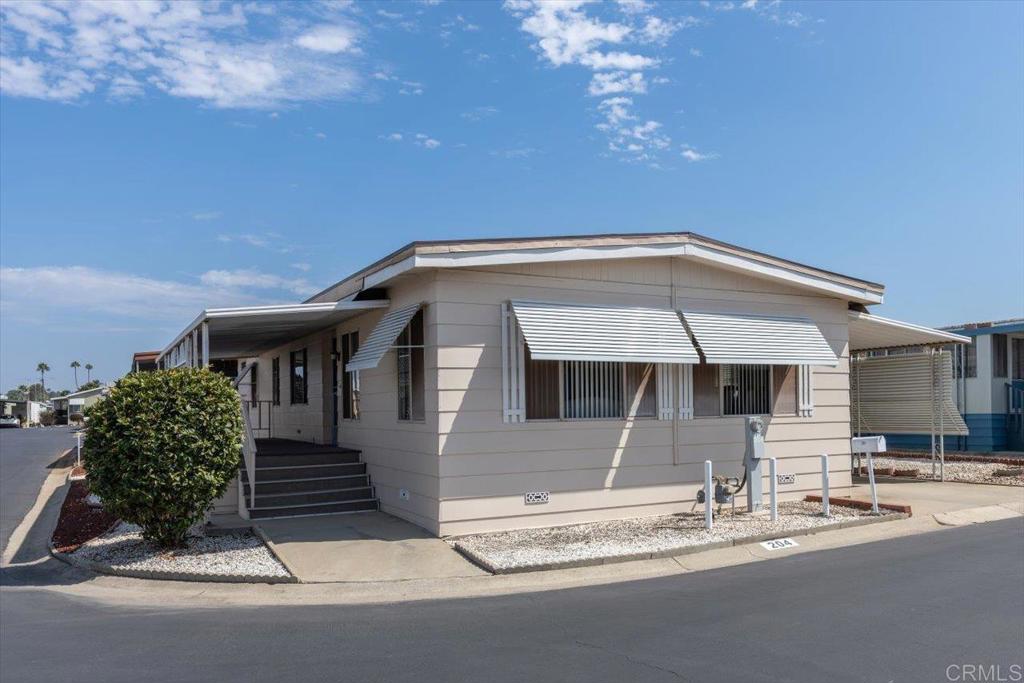 1010 E Bobier Drive 204 Property Photo 1