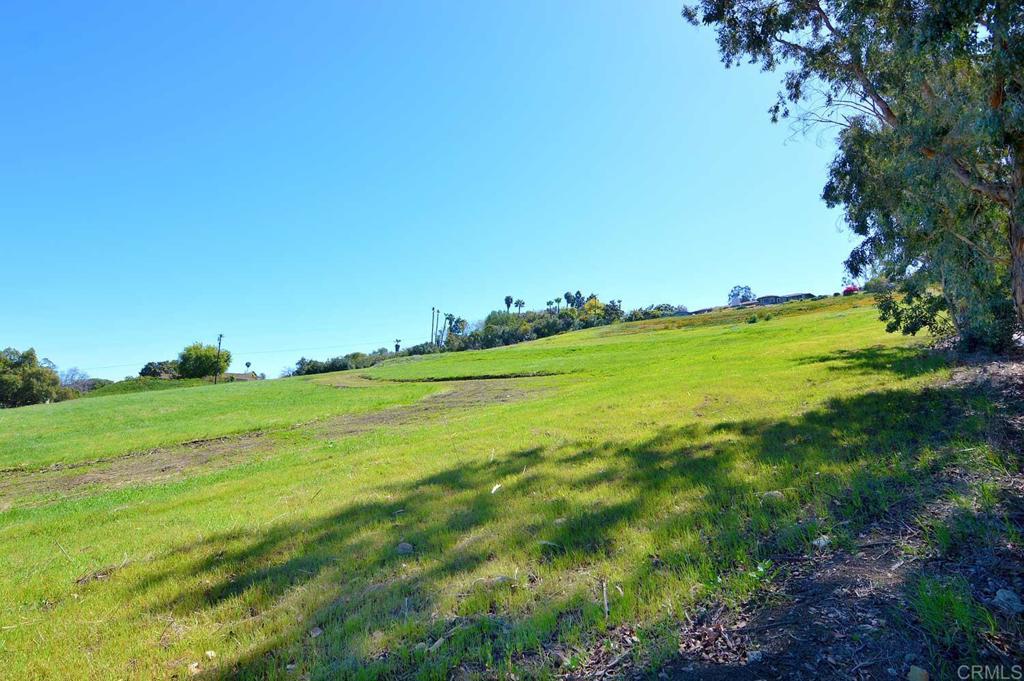 5470 La Crescenta Property Photo 7