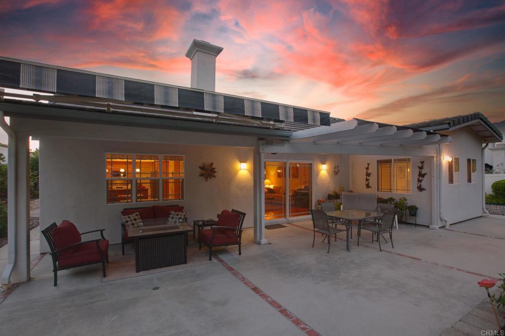 1911 La Subida Way Property Photo 2