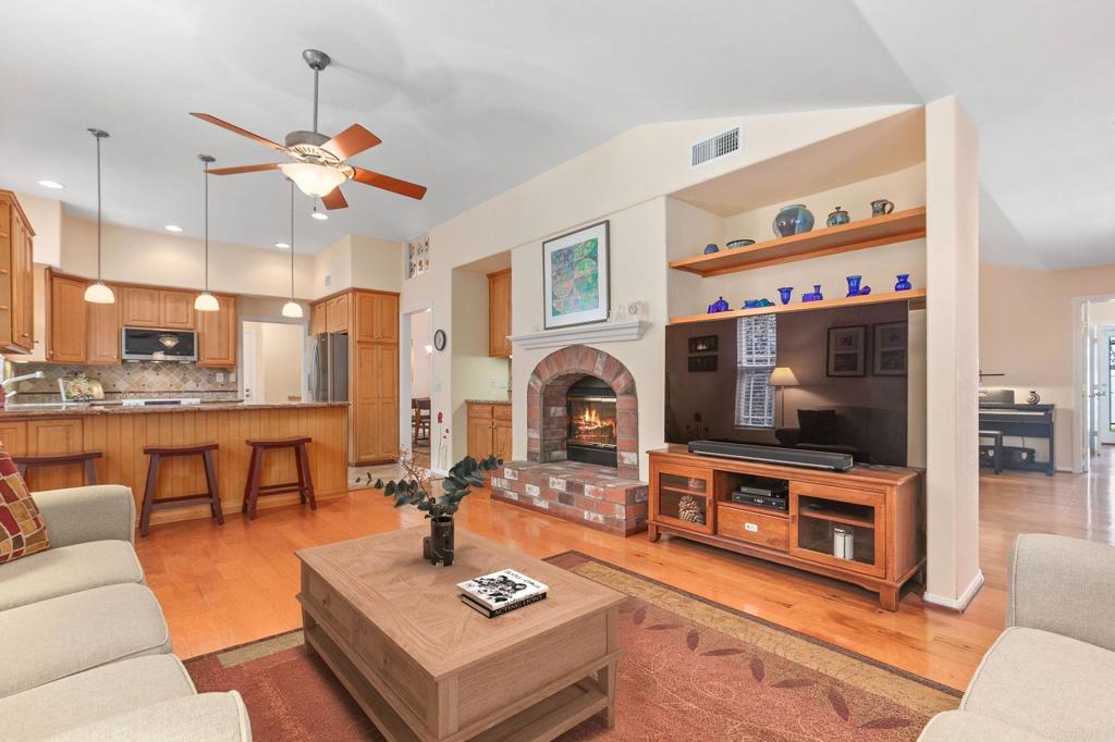 1911 La Subida Way Property Photo 3