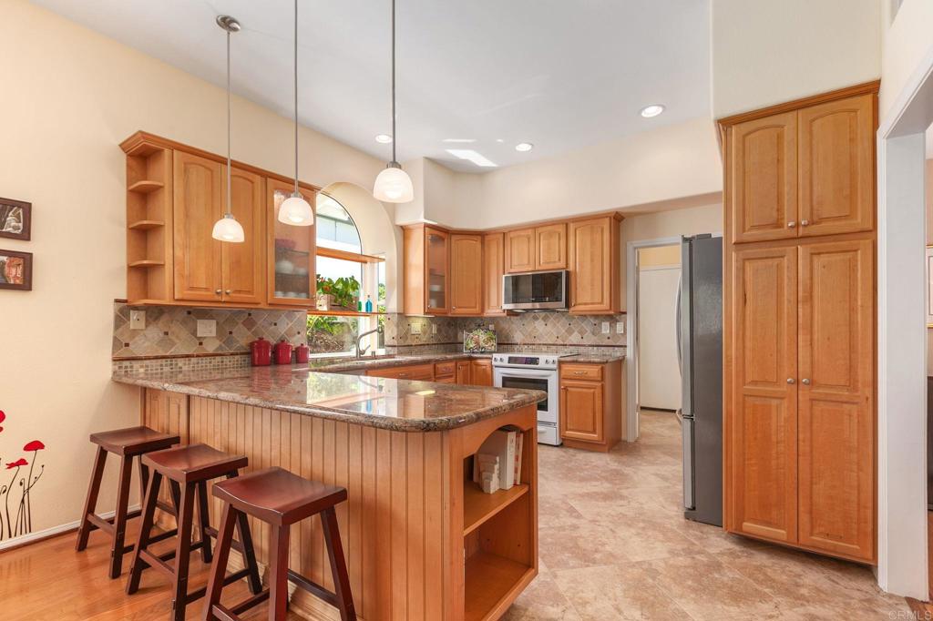 1911 La Subida Way Property Photo 4