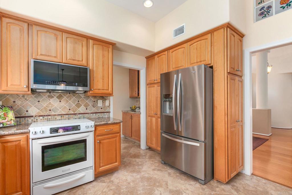 1911 La Subida Way Property Photo 6