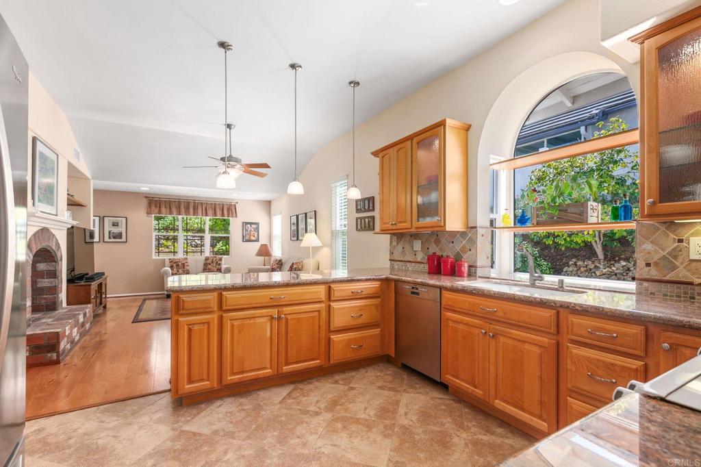 1911 La Subida Way Property Photo 12