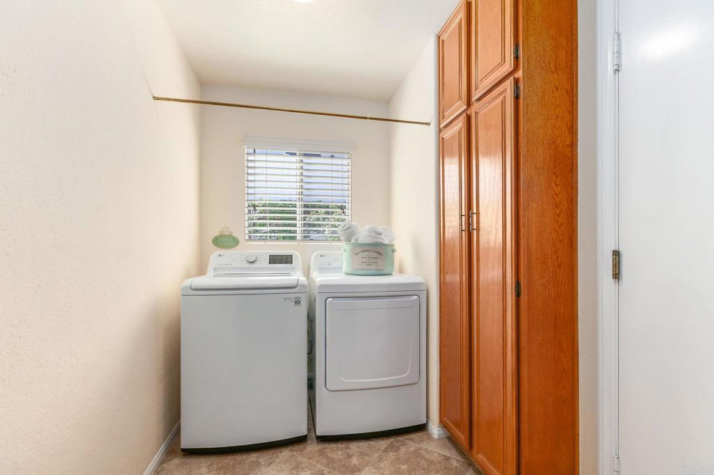 1911 La Subida Way Property Photo 14