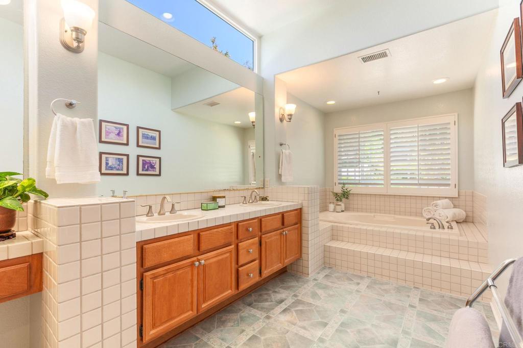 1911 La Subida Way Property Photo 19