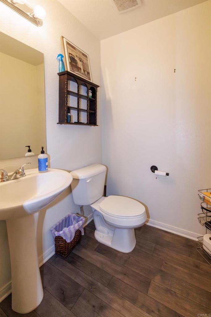 2402 Barbara Street Property Photo 14