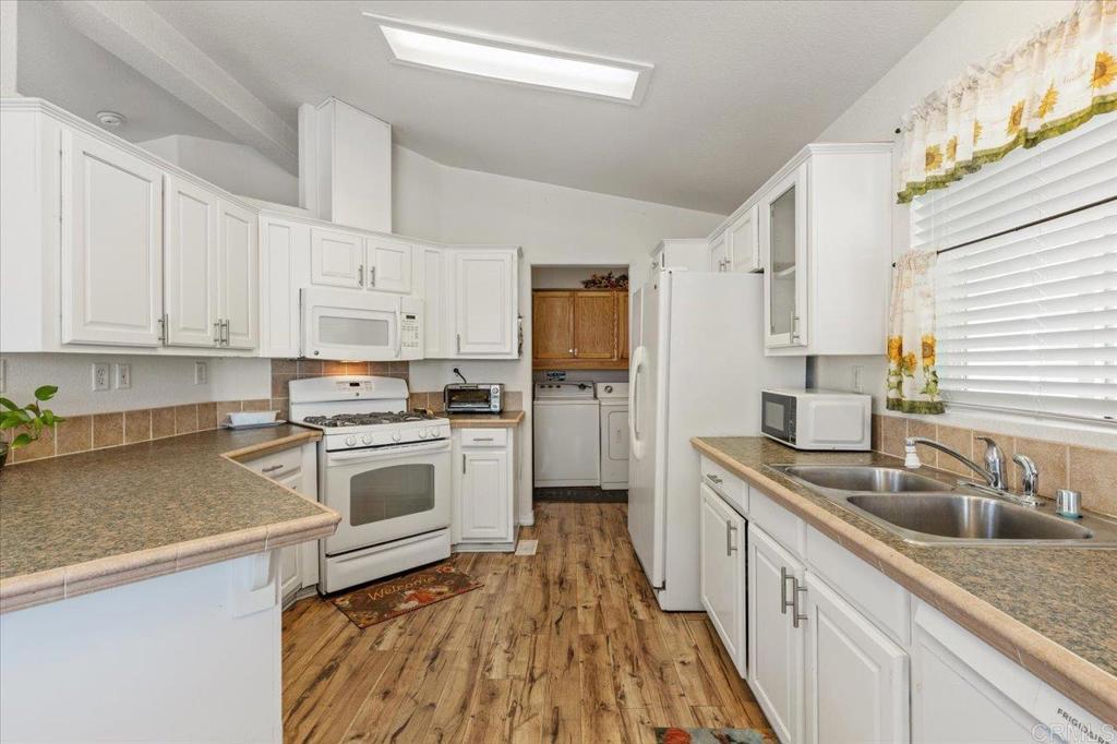 176 Flicker Lane Property Photo 8