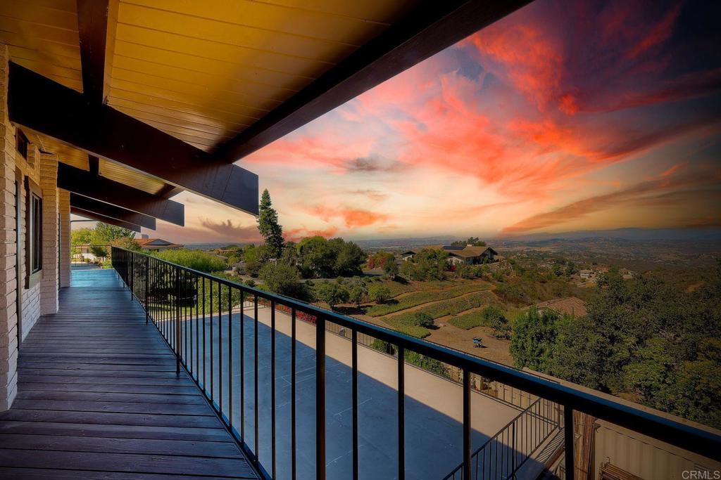 2335 Mirador Property Photo 1