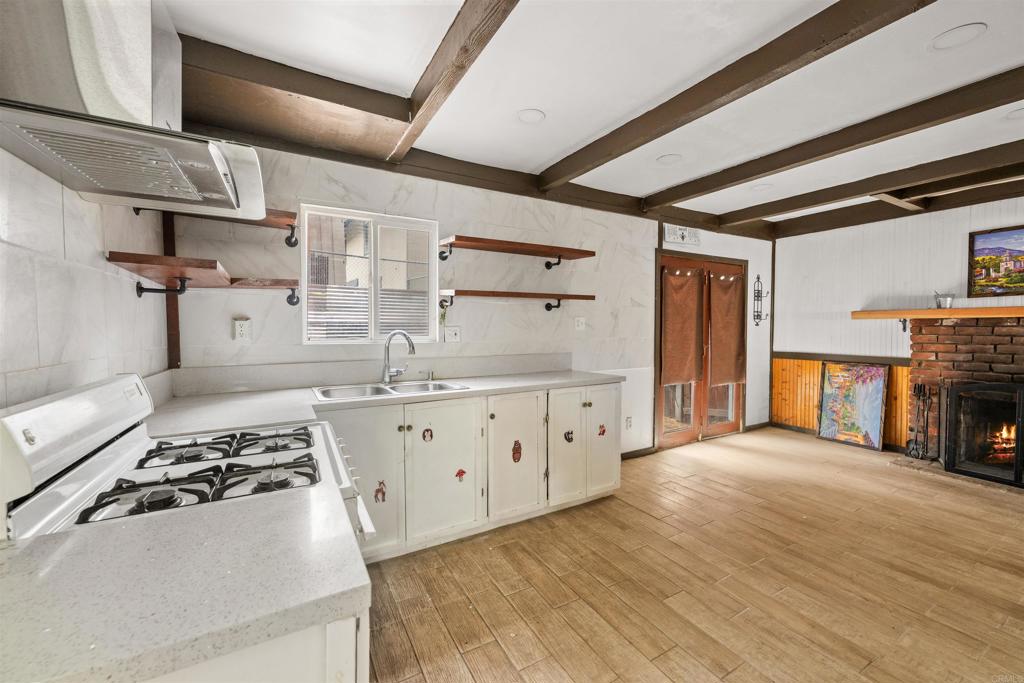 2442 Hunsaker Dr. Property Photo 8