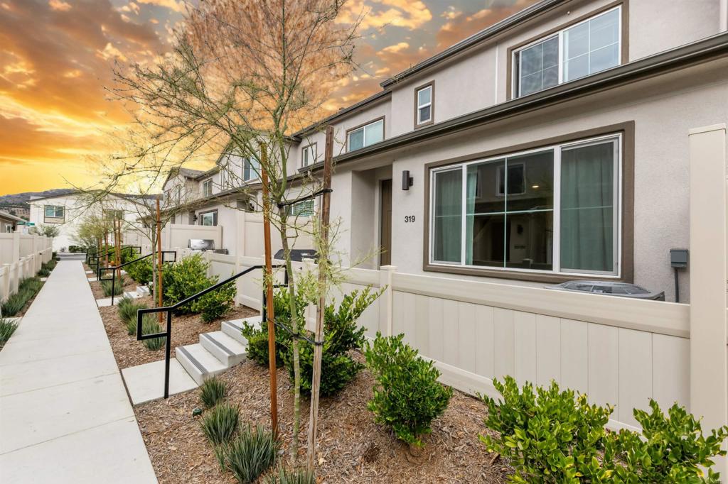 319 MINNEOLA PLACE Property Photo 1