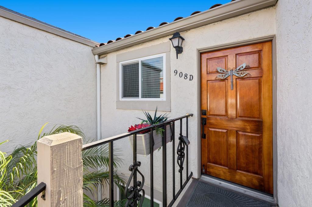908 Caminito Madrigal D Property Photo 3
