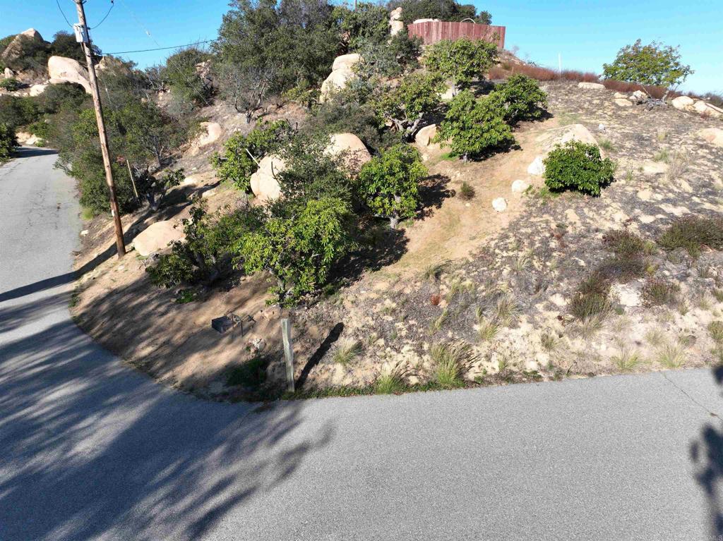 Rainbow Peaks Trail Property Photo 4