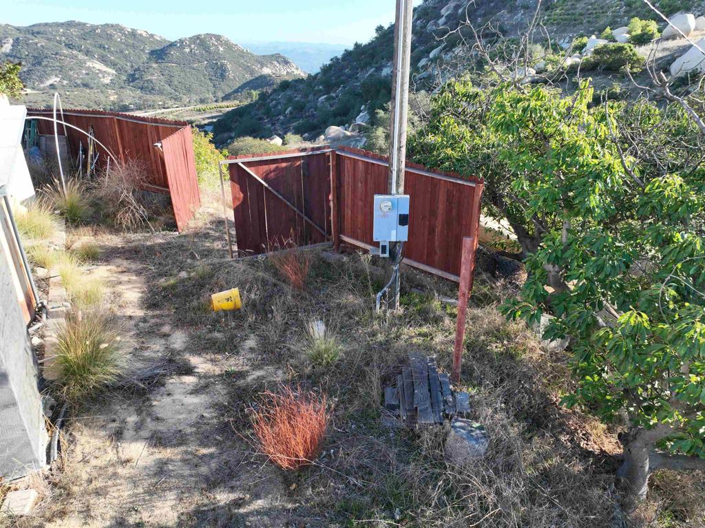 Rainbow Peaks Trail Property Photo 9