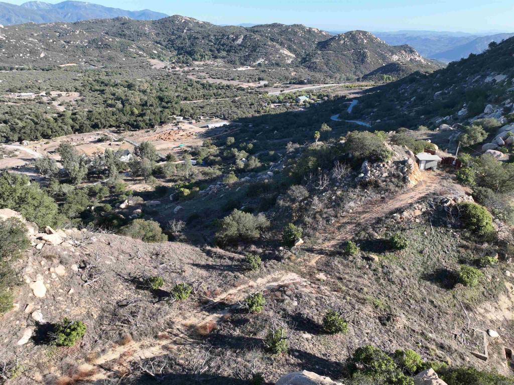 Rainbow Peaks Trail Property Photo 12