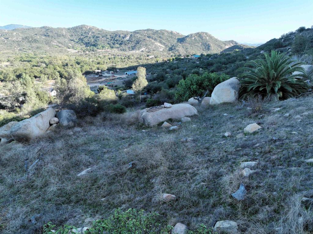 Rainbow Peaks Trail Property Photo 26
