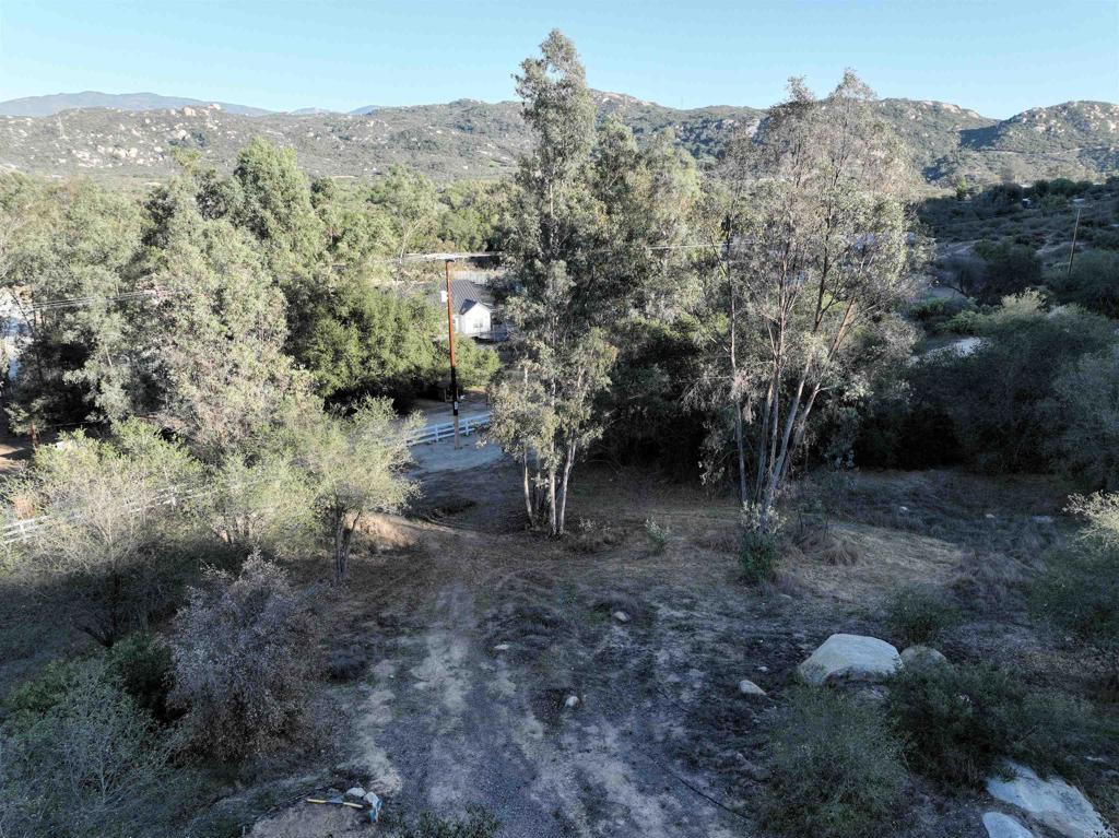 Rainbow Peaks Trail Property Photo 44