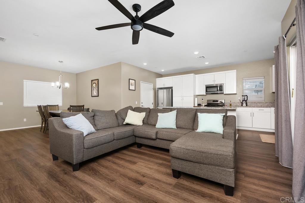 475 W Camellia Way Property Photo 7