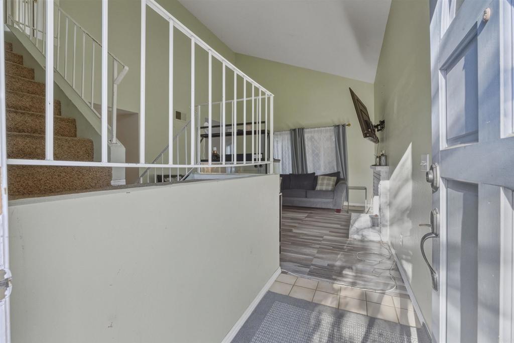 320 Rolling Hills Lane Property Photo 4