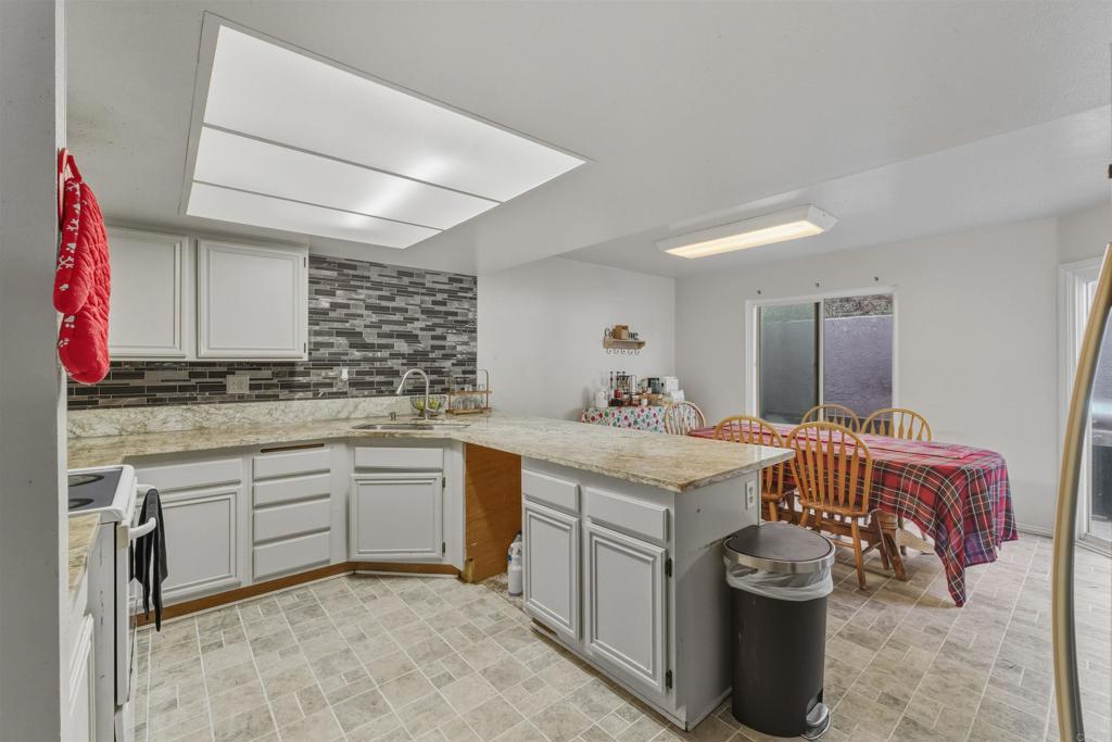 320 Rolling Hills Lane Property Photo 10