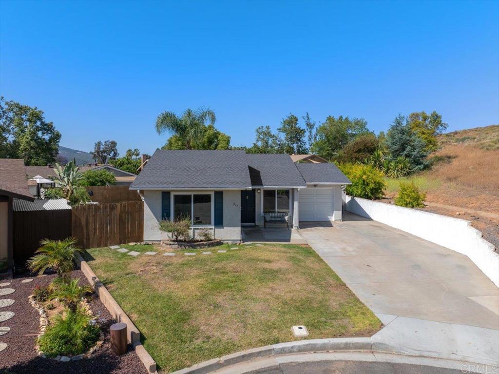 827 Bayberry Ct. Property Photo 3