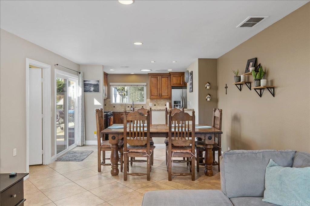 827 Bayberry Ct. Property Photo 10