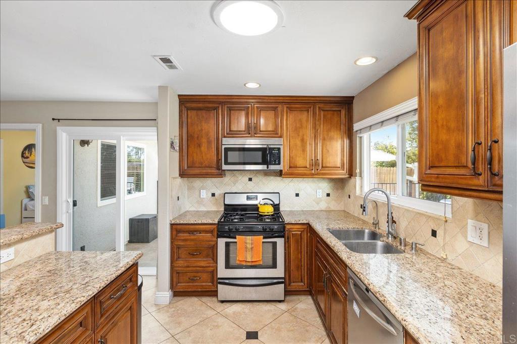 827 Bayberry Ct. Property Photo 14